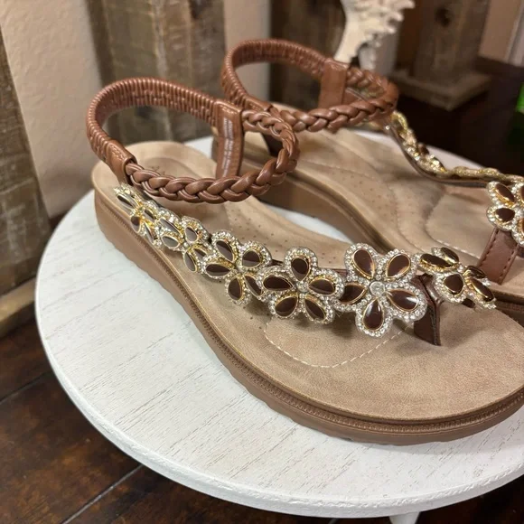 ANDIAMO BROWN SANDALS
Size 5.5
1” heel - Picture 3 of 6